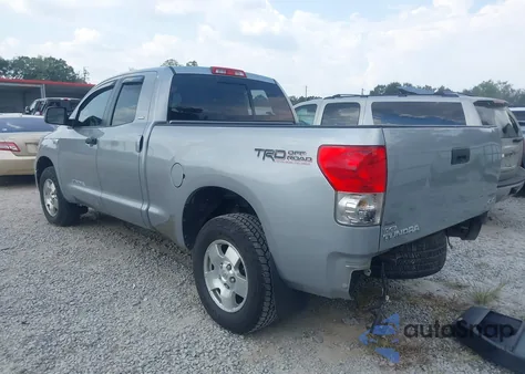 2008 Toyota Tundra Sr5 5.7L V8 z USA, uszkodzony, nr VIN 5TFBV541X8X079450
